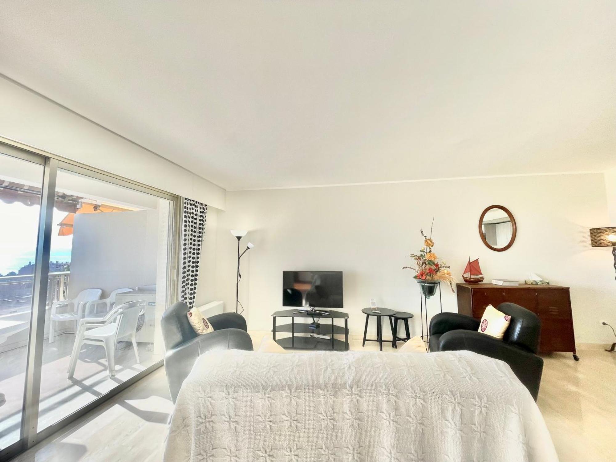 Vezelay, By Welcome To Apartment