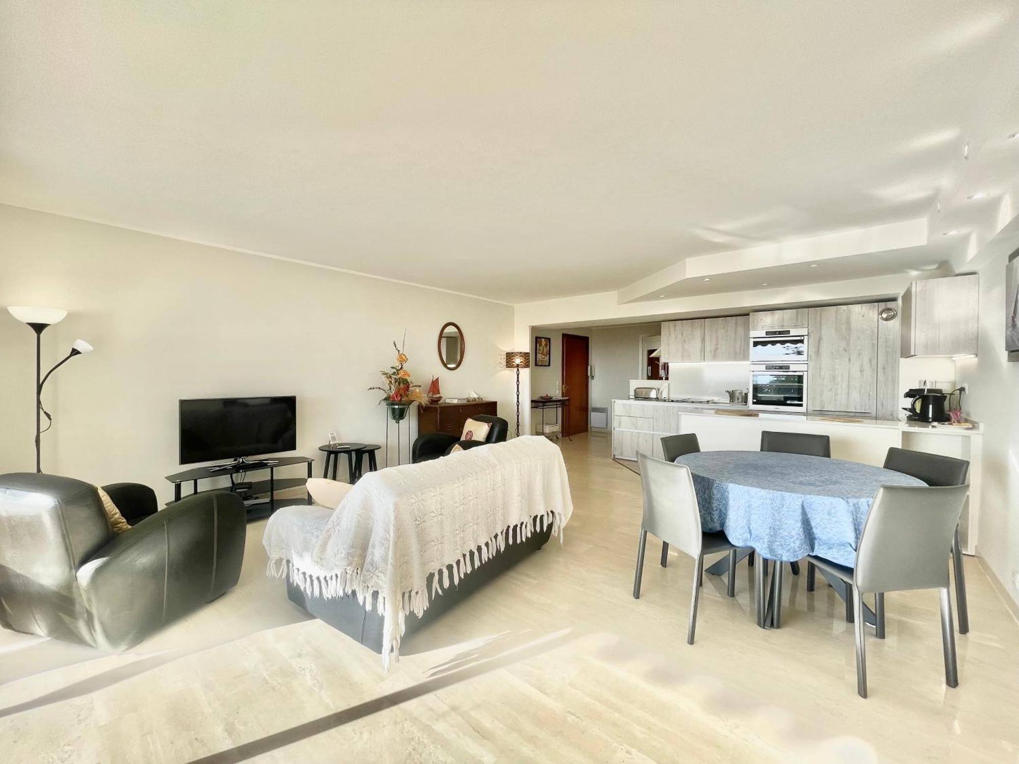 Vezelay, By Welcome To Appartement Cannes